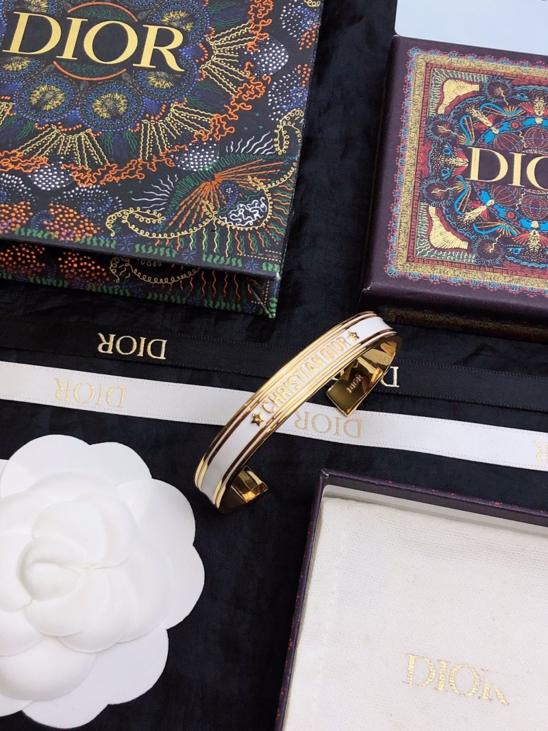 chr1st1an D10r bracelets